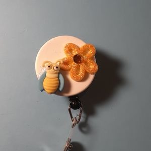 Retractable name badge holder